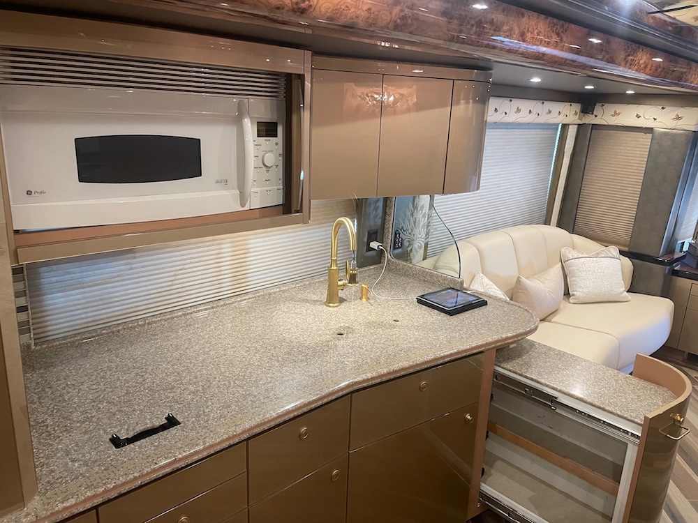 2009 Prevost Featherlite H3-45 For Sale