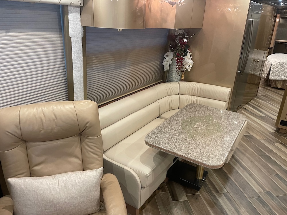 2009 Prevost Featherlite H3-45 For Sale