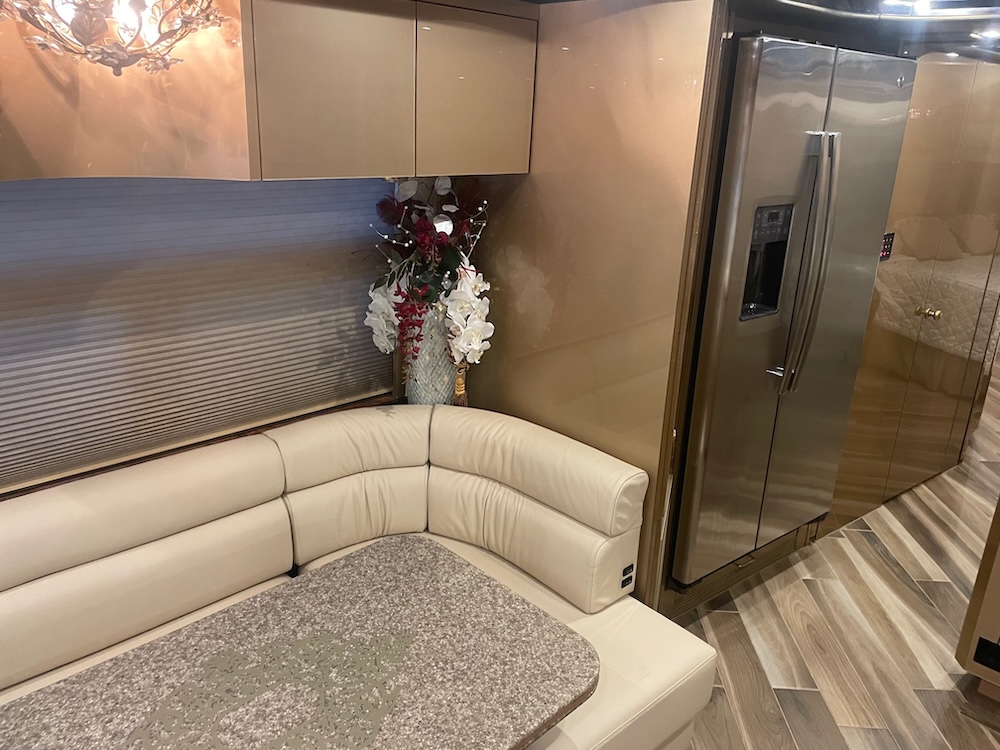 2009 Prevost Featherlite H3-45 For Sale