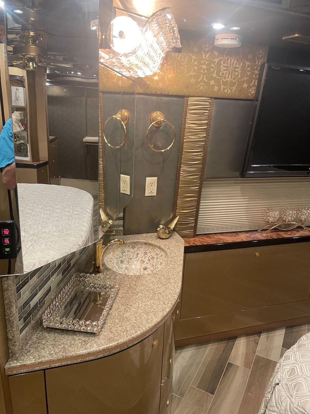 2009 Prevost Featherlite H3-45 For Sale