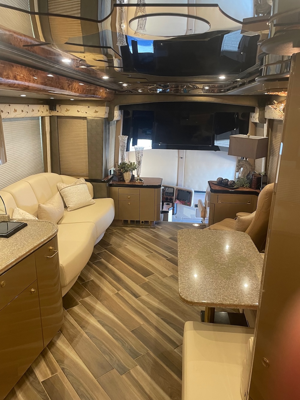 2009 Prevost Featherlite H3-45 For Sale