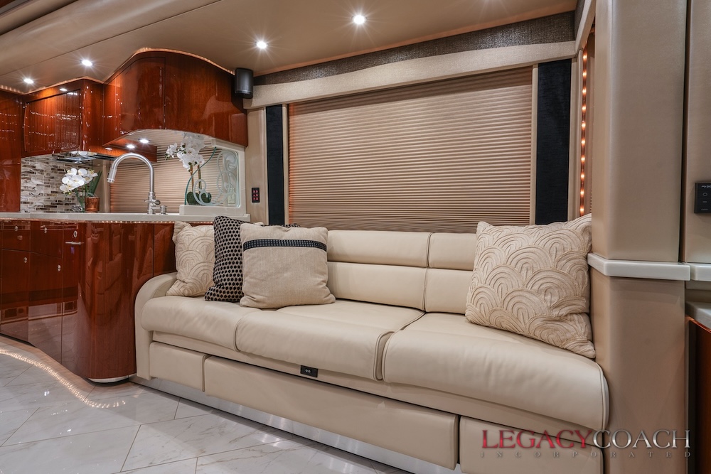 2009 Prevost Featherlite H3-45 For Sale