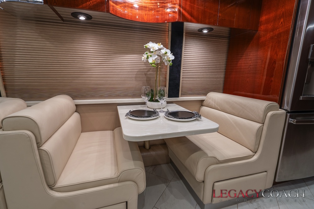 2009 Prevost Featherlite H3-45 For Sale