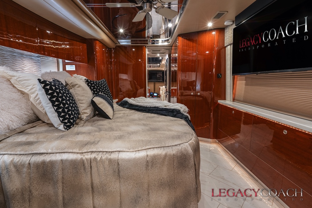 2009 Prevost Featherlite H3-45 For Sale