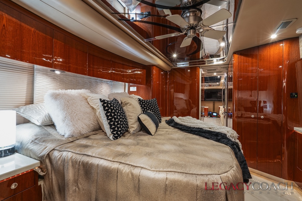 2009 Prevost Featherlite H3-45 For Sale