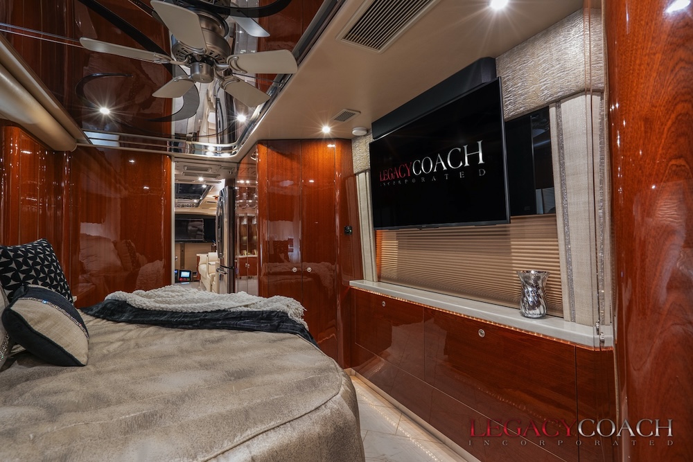 2009 Prevost Featherlite H3-45 For Sale