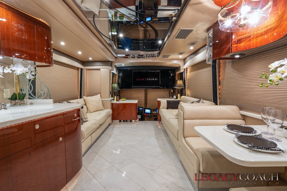 2009 Prevost Featherlite H3-45 For Sale