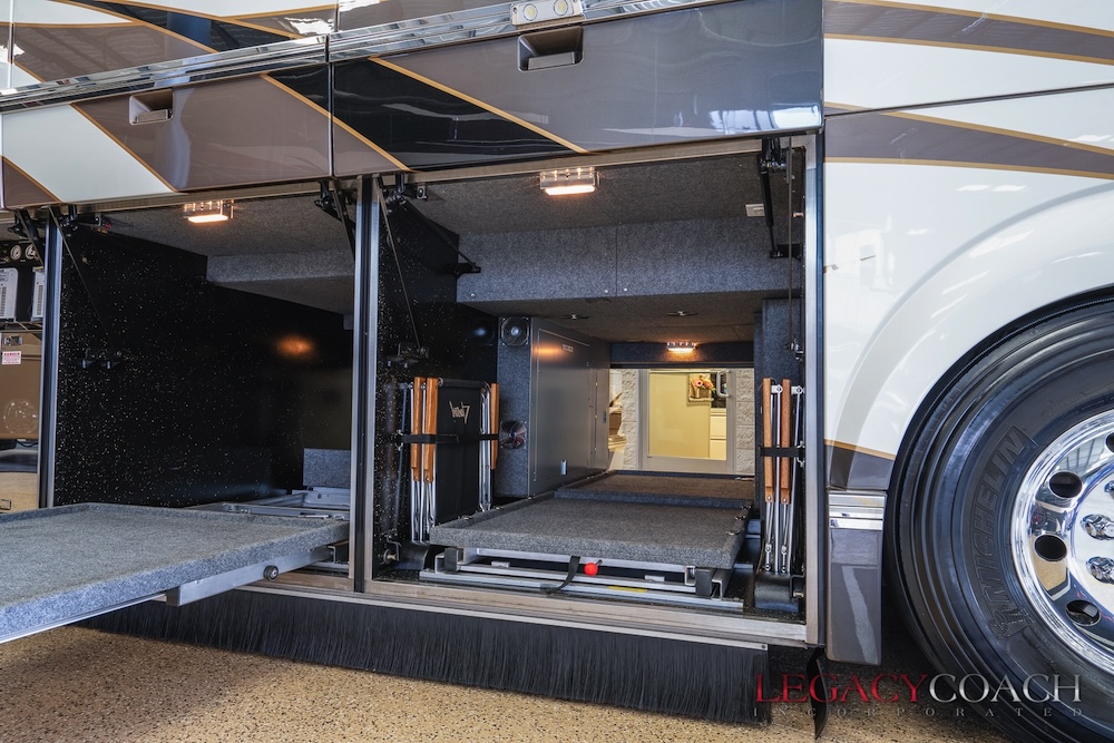 2009 Prevost Featherlite H3-45 For Sale