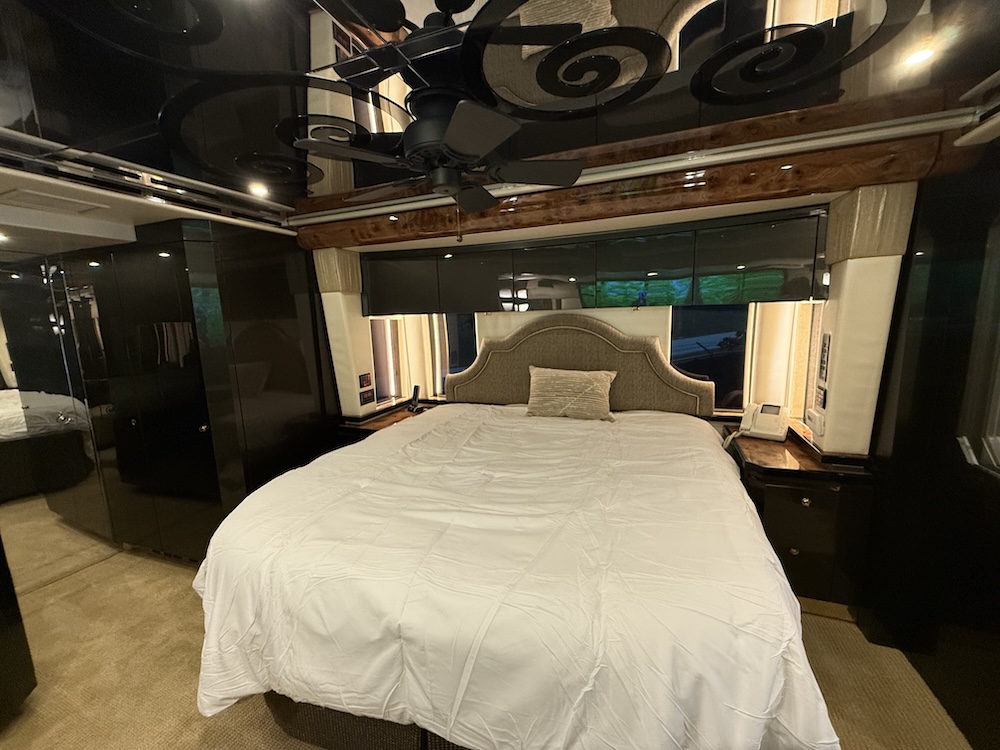 2009 Prevost Featherlite H3-45 For Sale