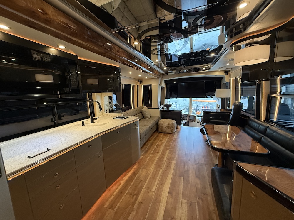 2009 Prevost Featherlite H3-45 For Sale