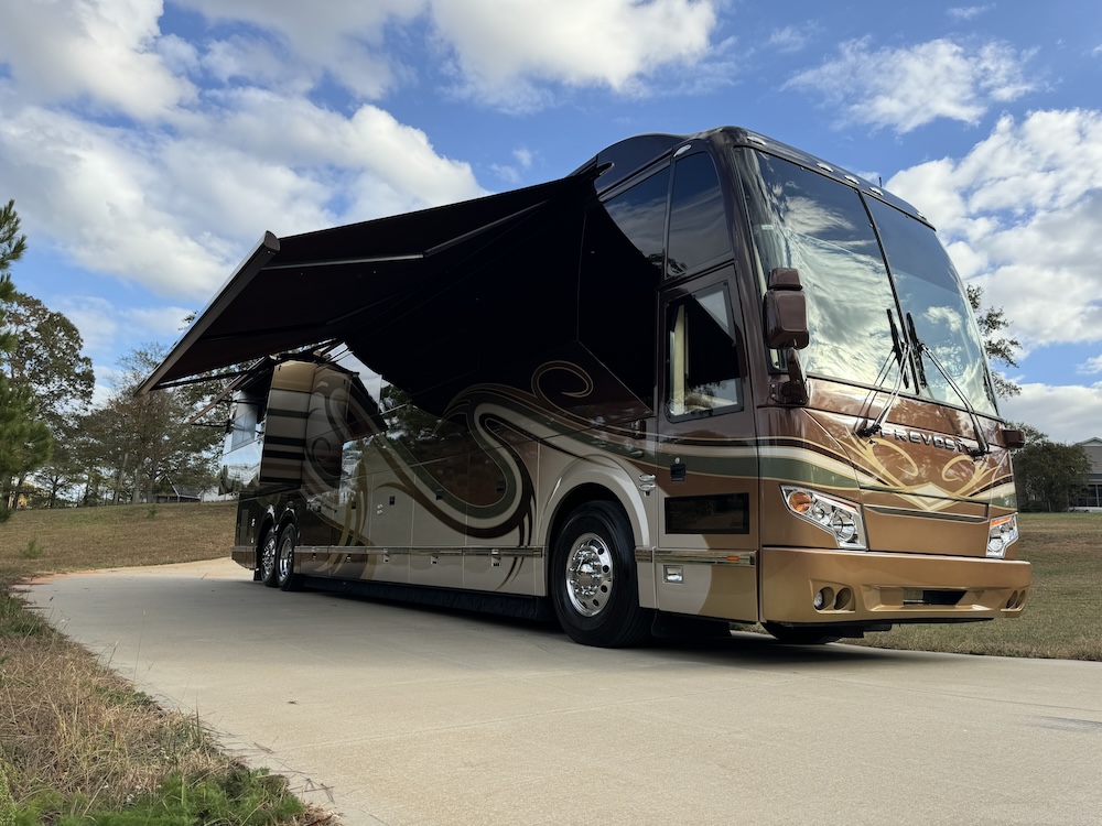 2009 Prevost Featherlite H3-45 For Sale