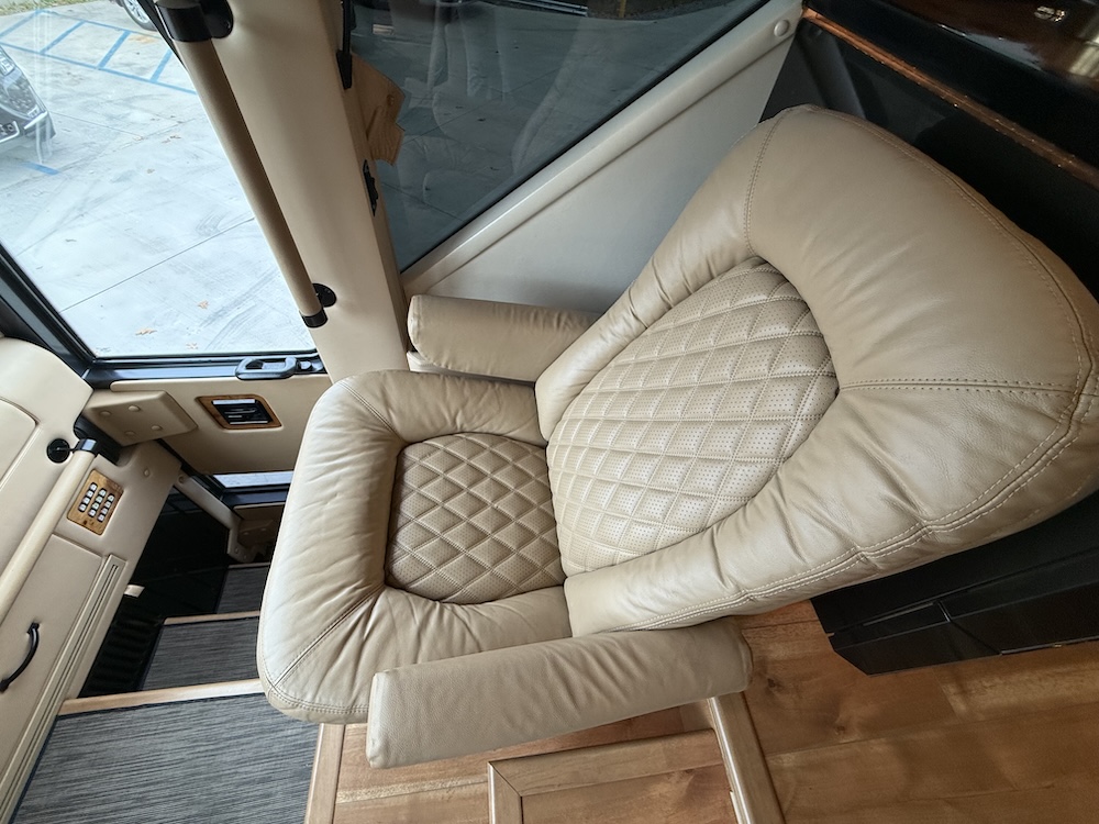 2009 Prevost Featherlite H3-45 For Sale