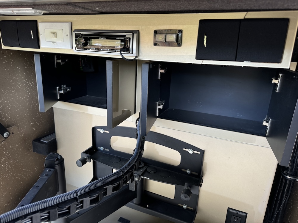 2009 Prevost Featherlite H3-45 For Sale