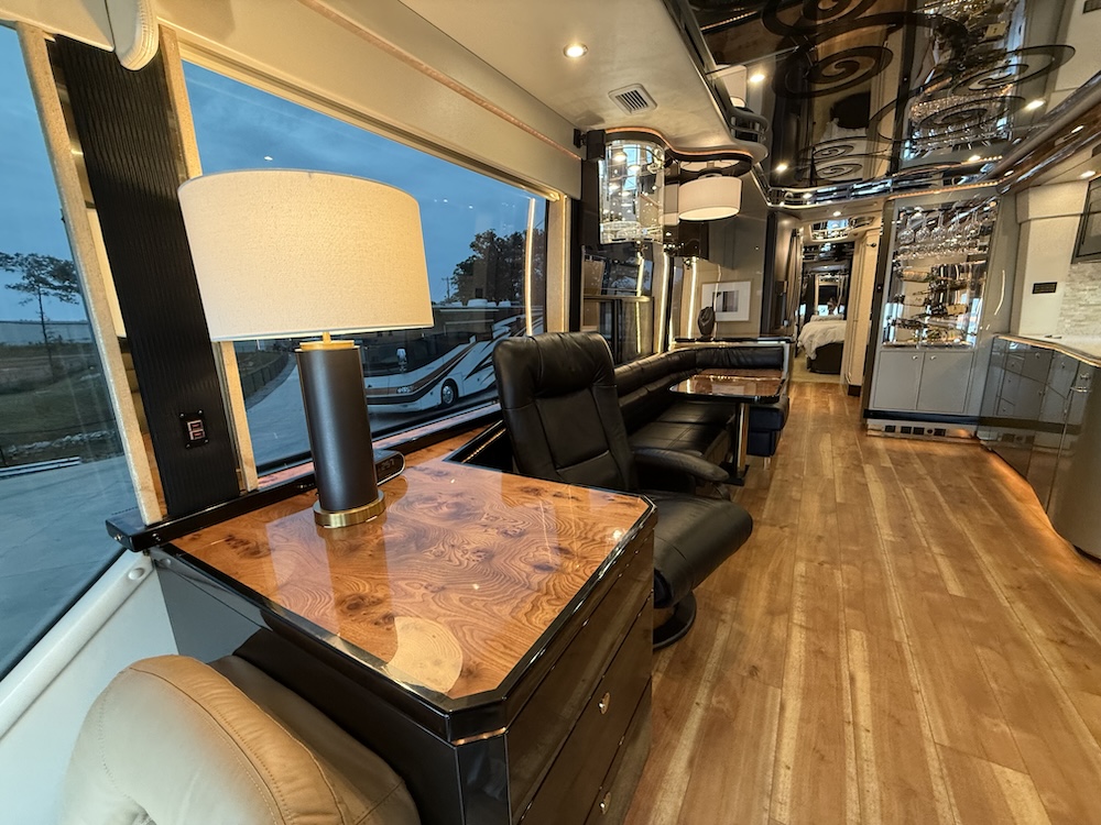 2009 Prevost Featherlite H3-45 For Sale