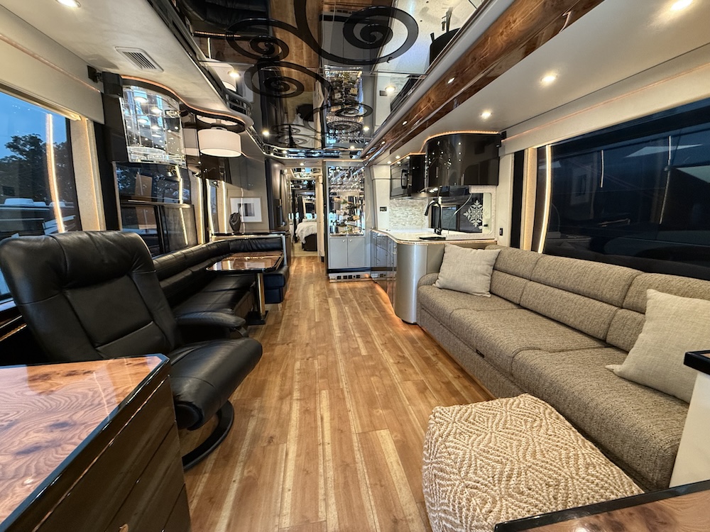 2009 Prevost Featherlite H3-45 For Sale