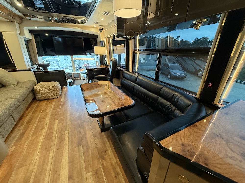 2009 Prevost Featherlite H3-45 For Sale