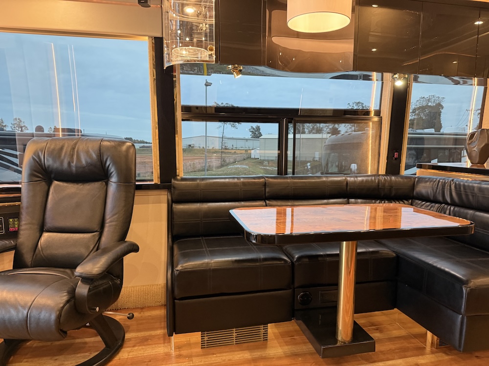 2009 Prevost Featherlite H3-45 For Sale