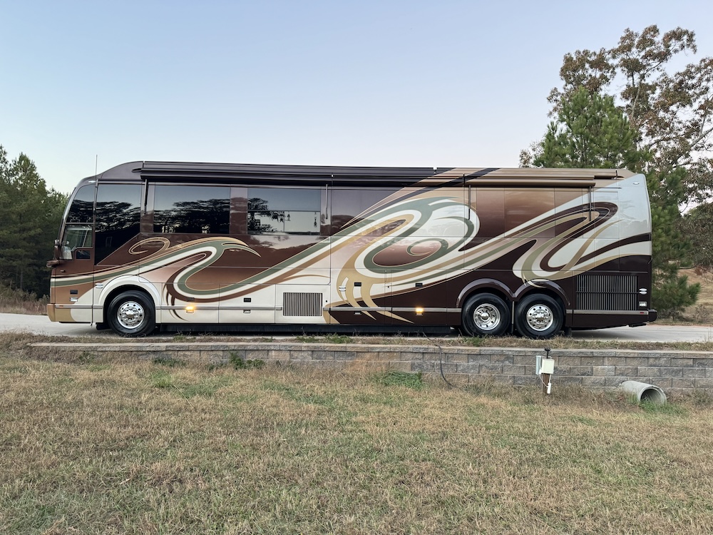 2009 Prevost Featherlite H3-45 For Sale