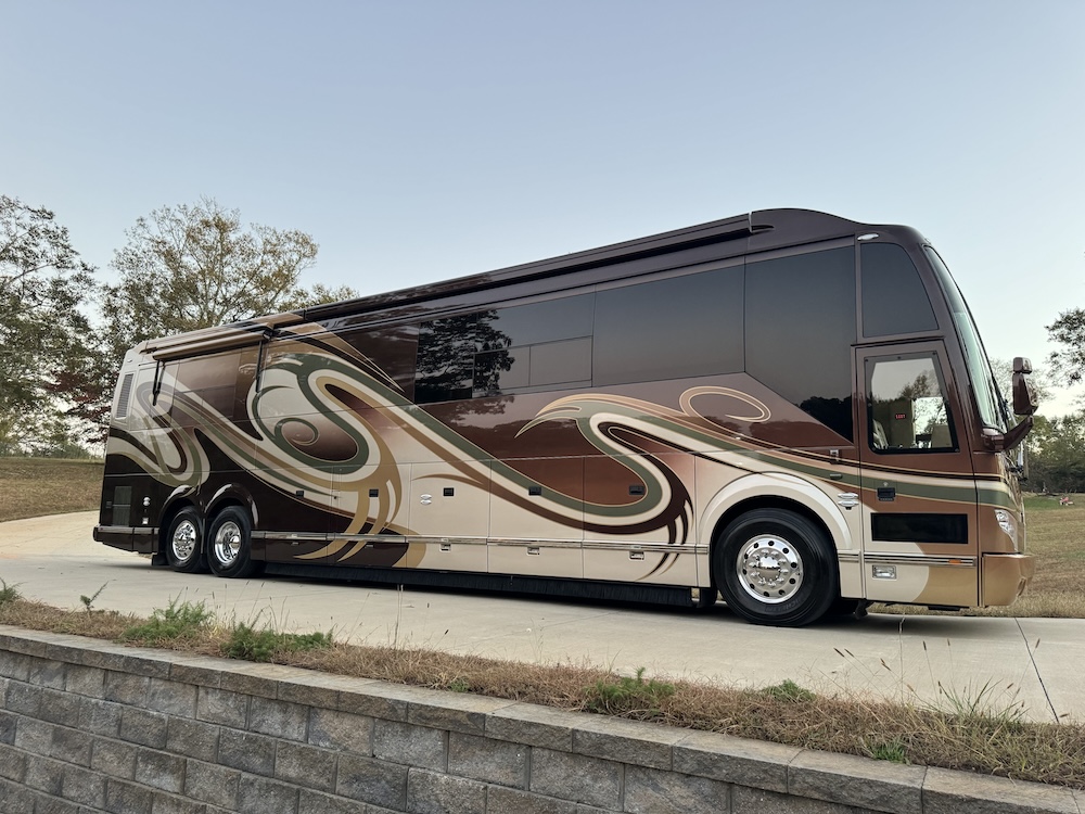 2009 Prevost Featherlite H3-45 For Sale