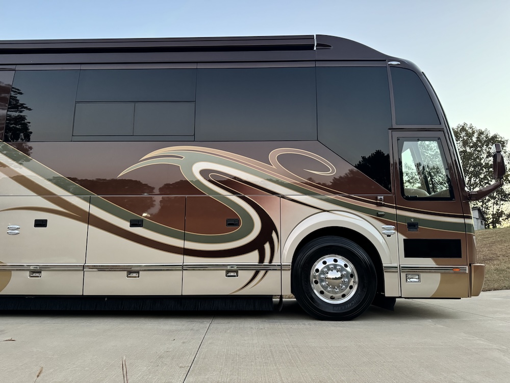 2009 Prevost Featherlite H3-45 For Sale