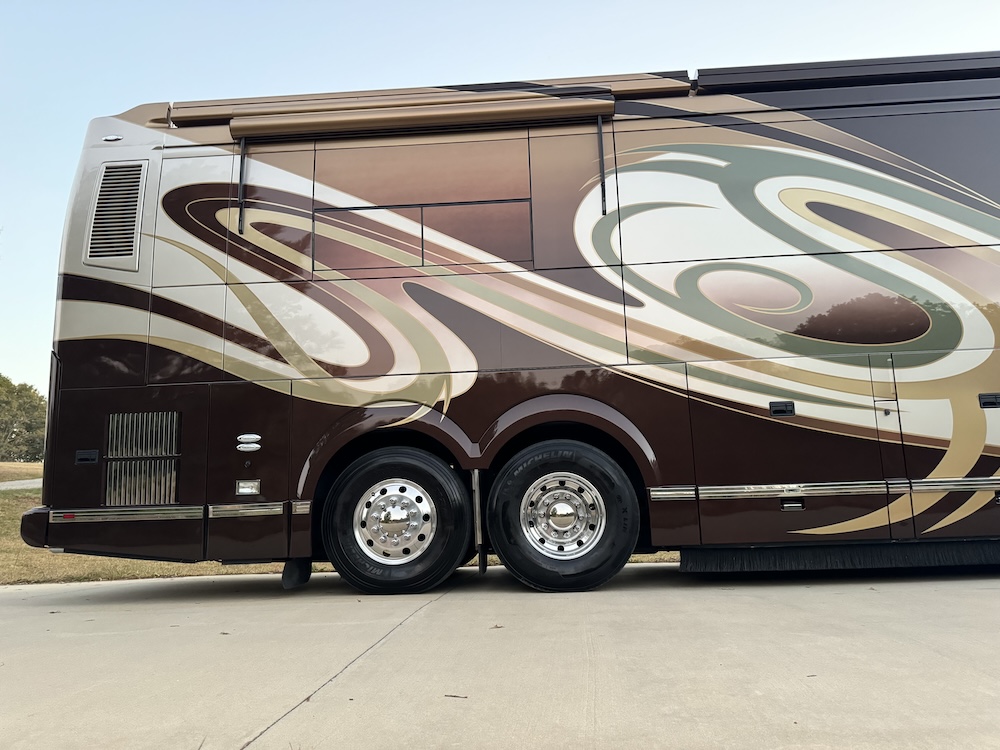 2009 Prevost Featherlite H3-45 For Sale