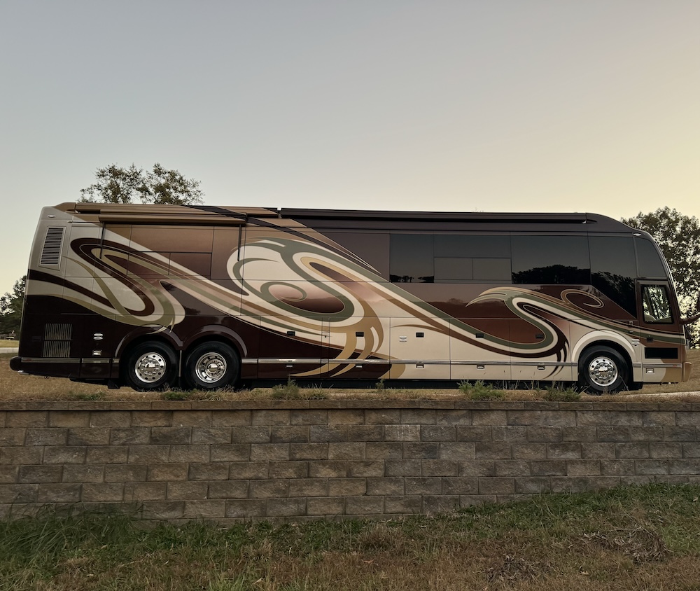 2009 Prevost Featherlite H3-45 For Sale