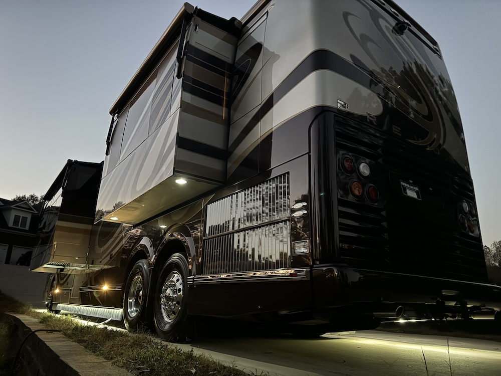 2009 Prevost Featherlite H3-45 For Sale