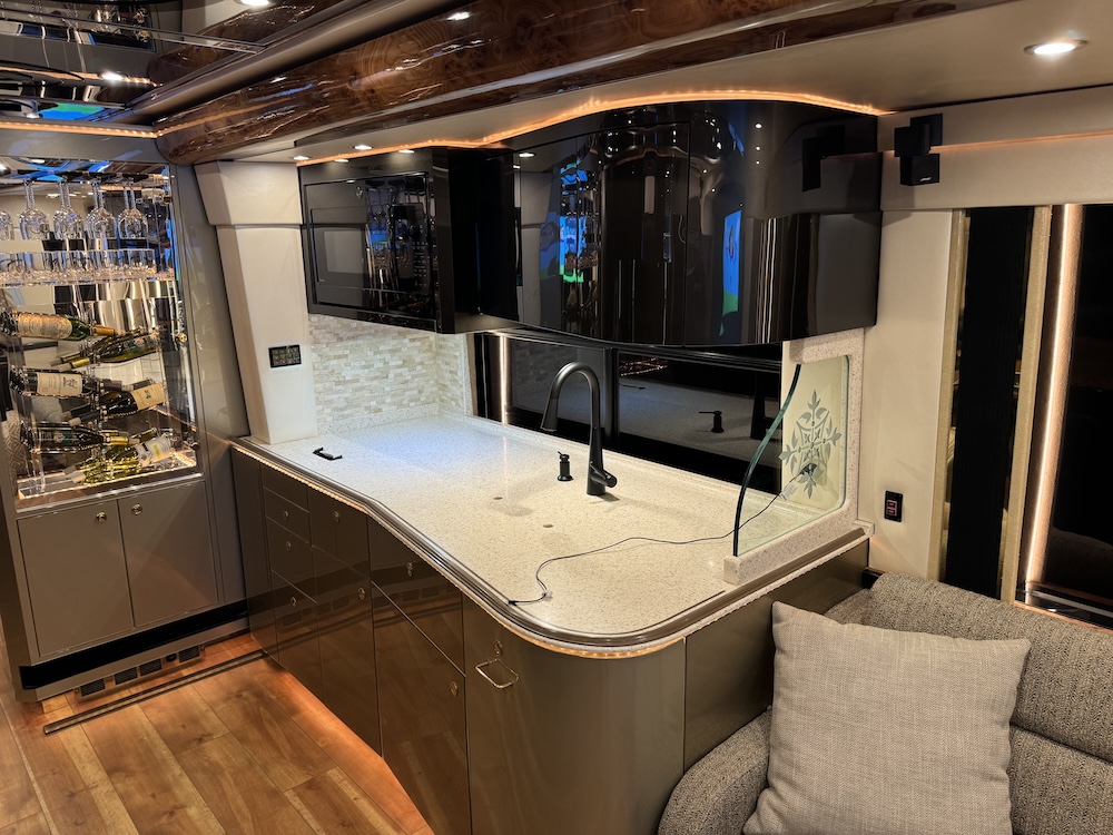 2009 Prevost Featherlite H3-45 For Sale