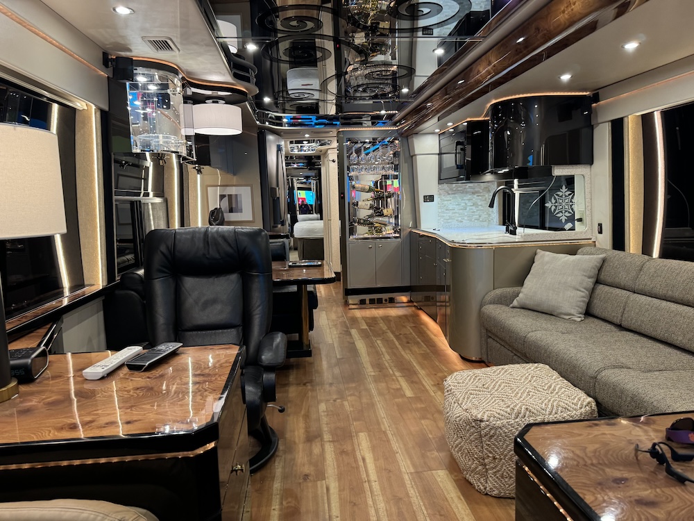 2009 Prevost Featherlite H3-45 For Sale