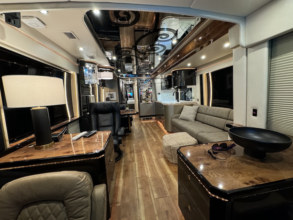 2009 Prevost Featherlite H3-45 For Sale