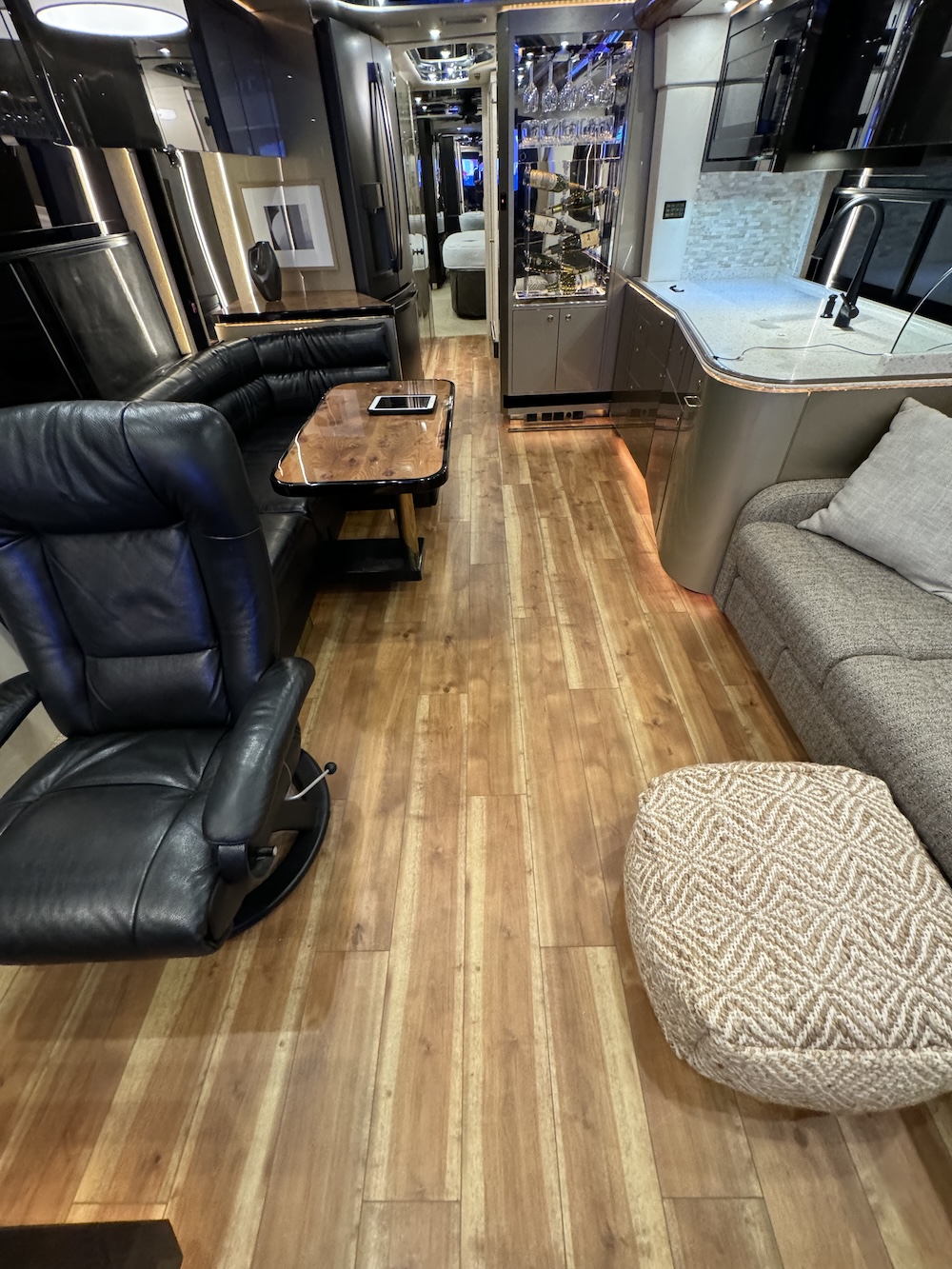 2009 Prevost Featherlite H3-45 For Sale