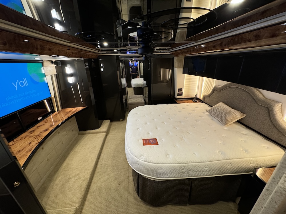 2009 Prevost Featherlite H3-45 For Sale