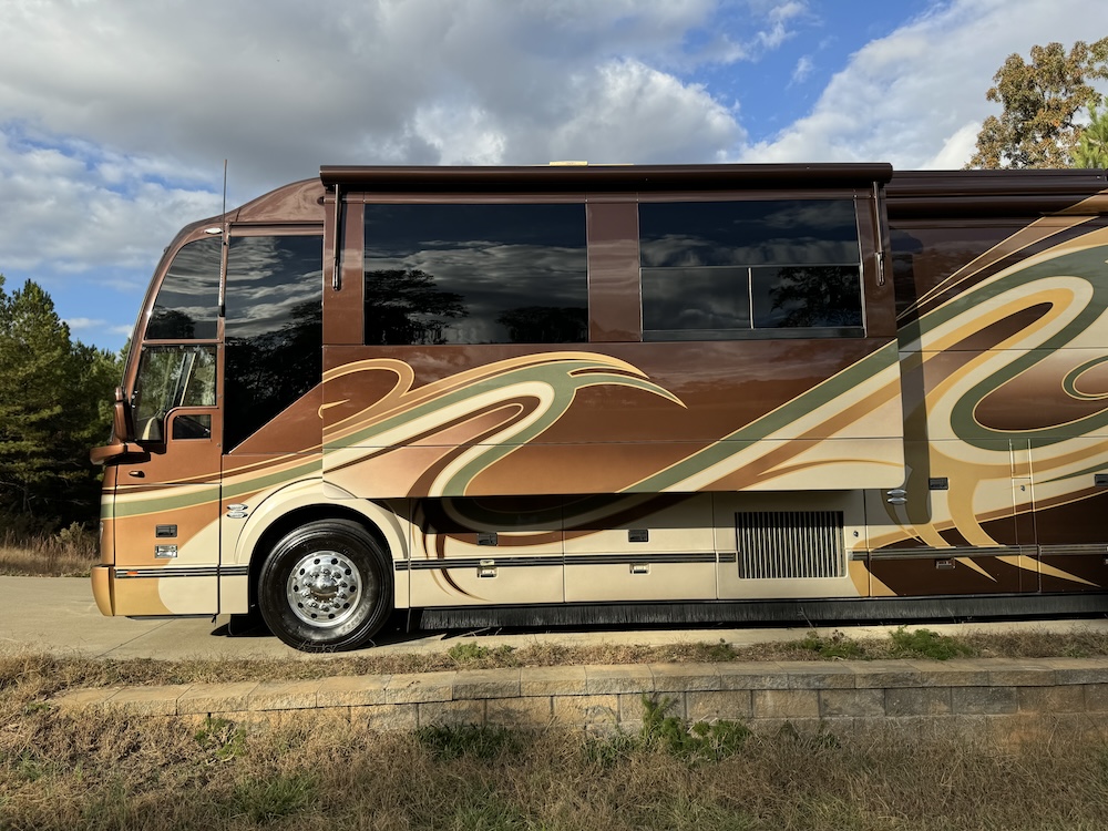 2009 Prevost Featherlite H3-45 For Sale