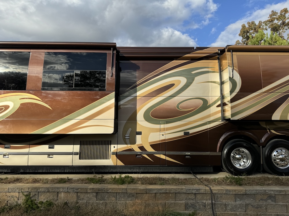 2009 Prevost Featherlite H3-45 For Sale