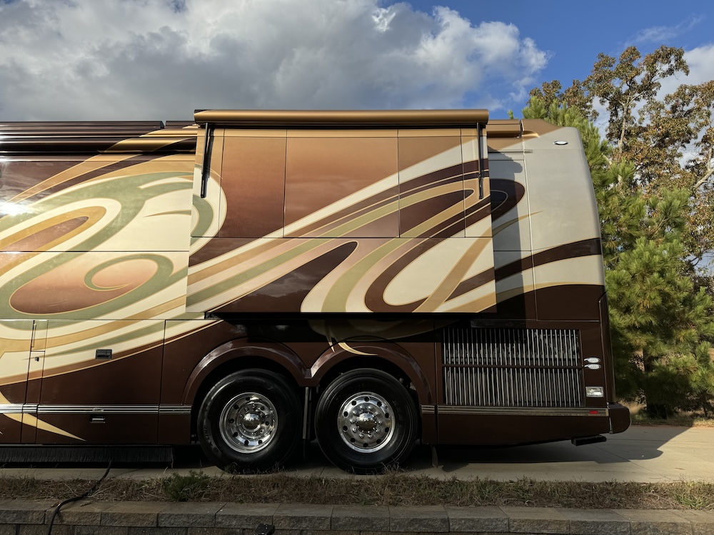 2009 Prevost Featherlite H3-45 For Sale