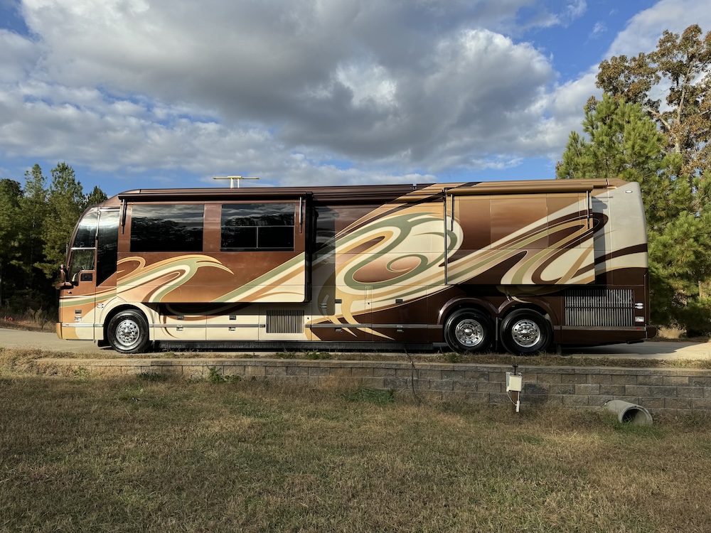 2009 Prevost Featherlite H3-45 For Sale