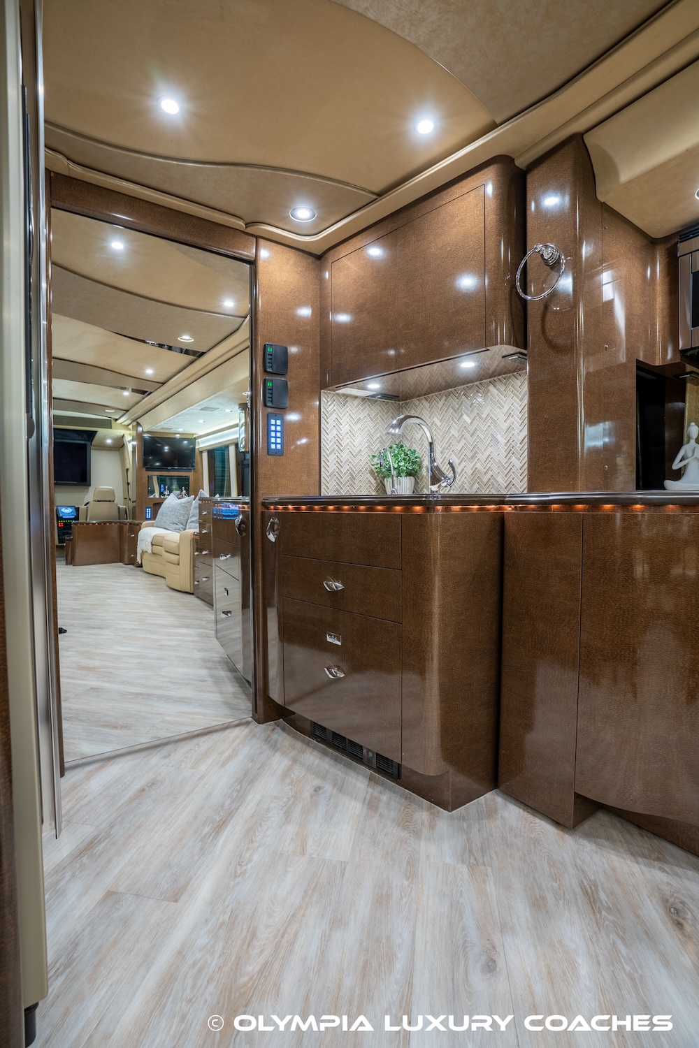 2009 Prevost Marathon XLII For Sale