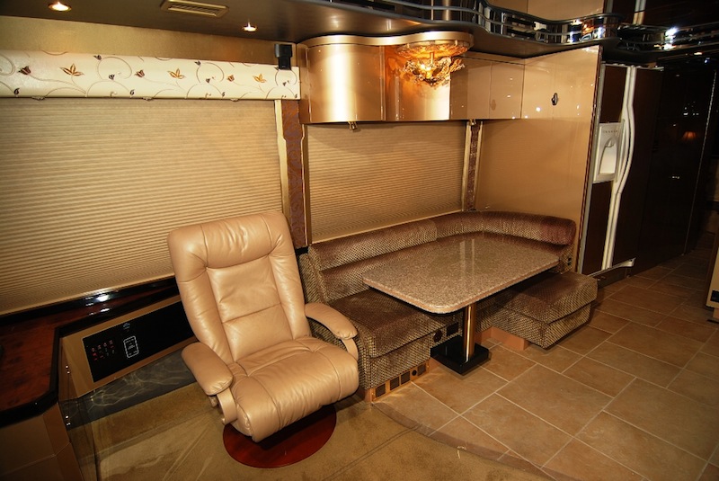 2009 Prevost Vantare H3-45 For Sale