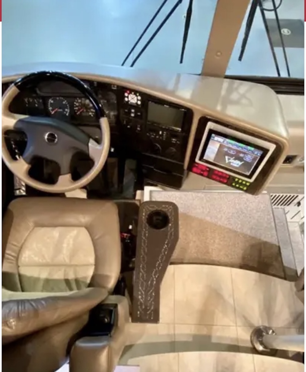 2010 Prevost Featherlite H3-45 For Sale