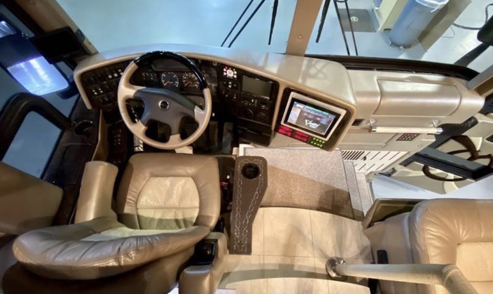 2010 Prevost Featherlite H3-45 For Sale