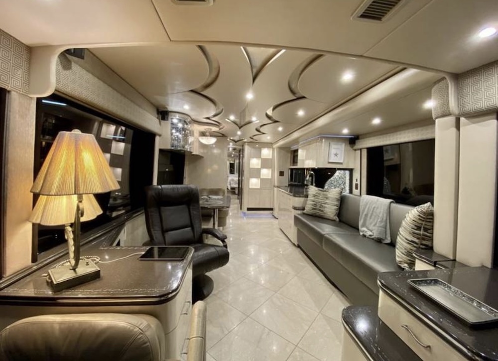 2010 Prevost Featherlite H3-45 For Sale