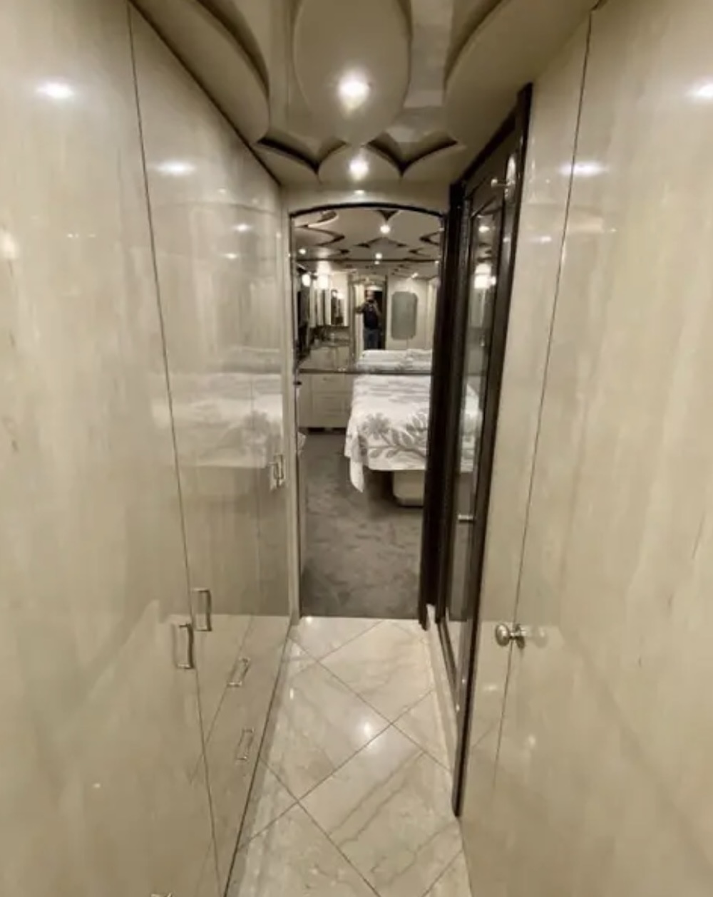 2010 Prevost Featherlite H3-45 For Sale