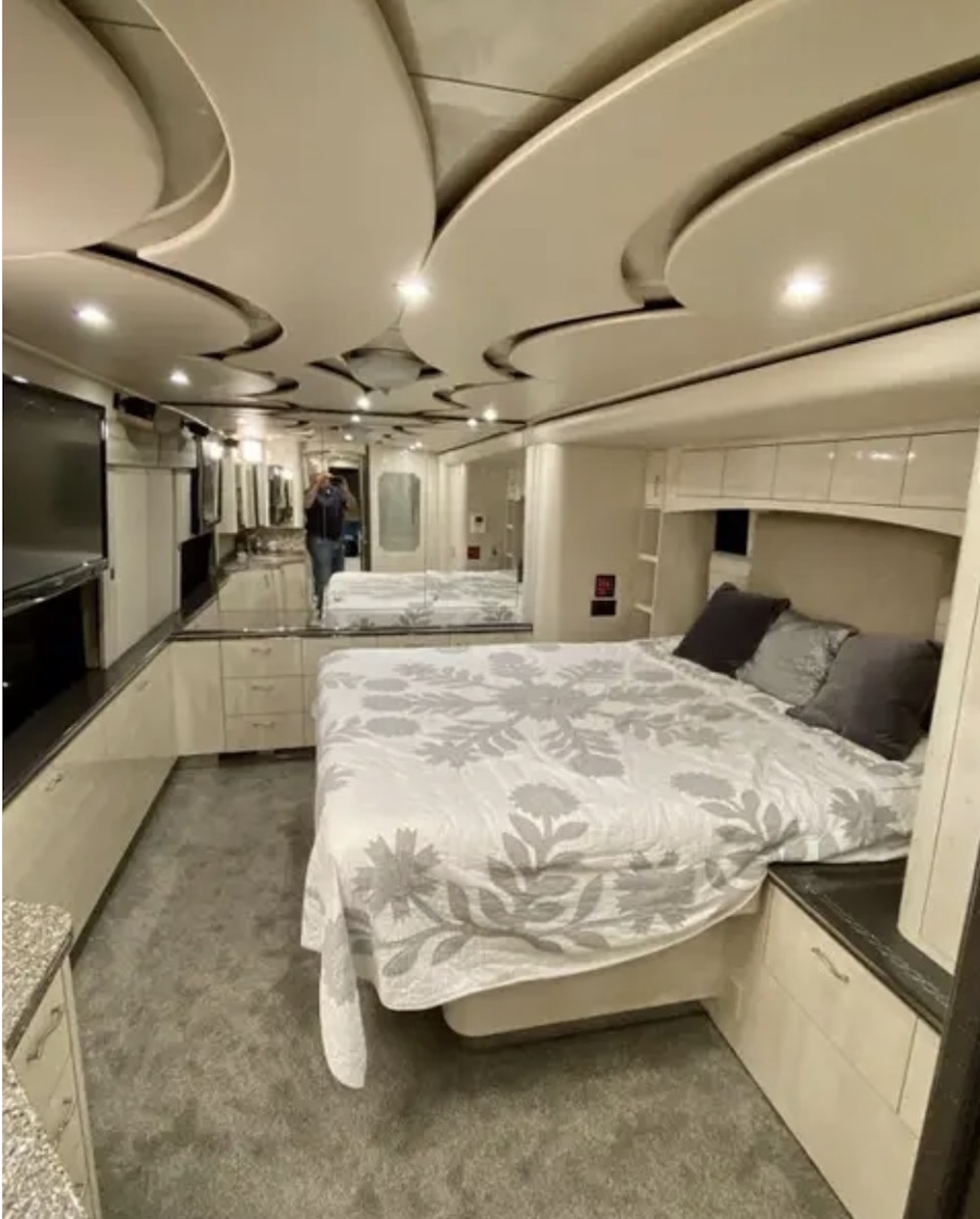 2010 Prevost Featherlite H3-45 For Sale