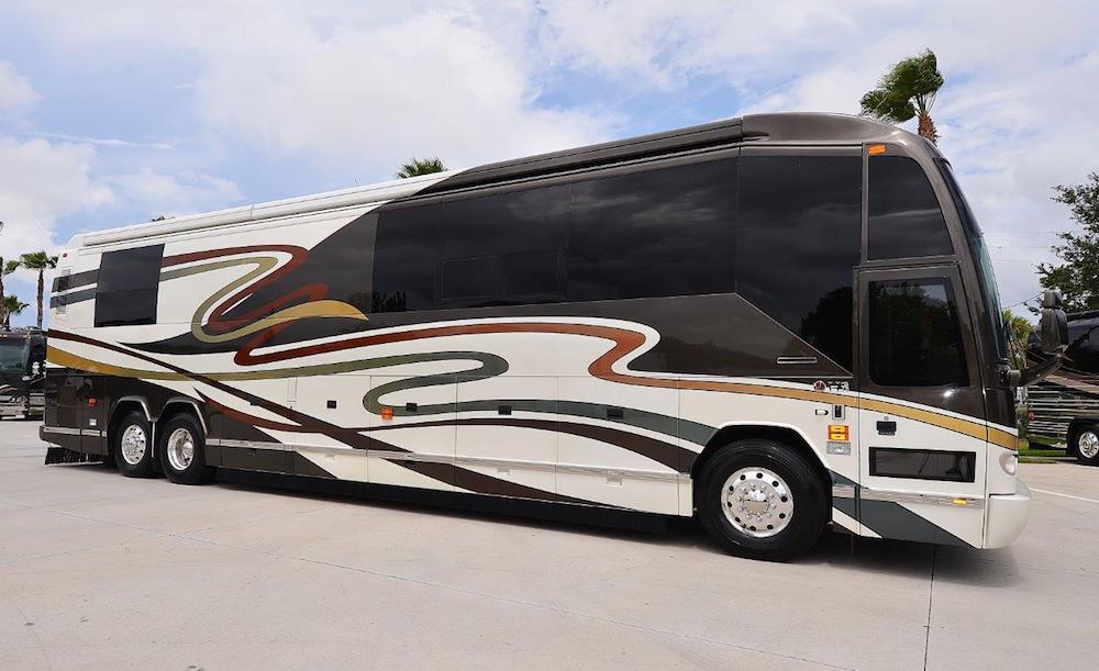 2010 Prevost Featherlite H3-45 For Sale