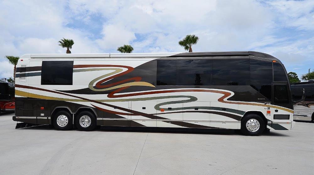 2010 Prevost Featherlite H3-45 For Sale