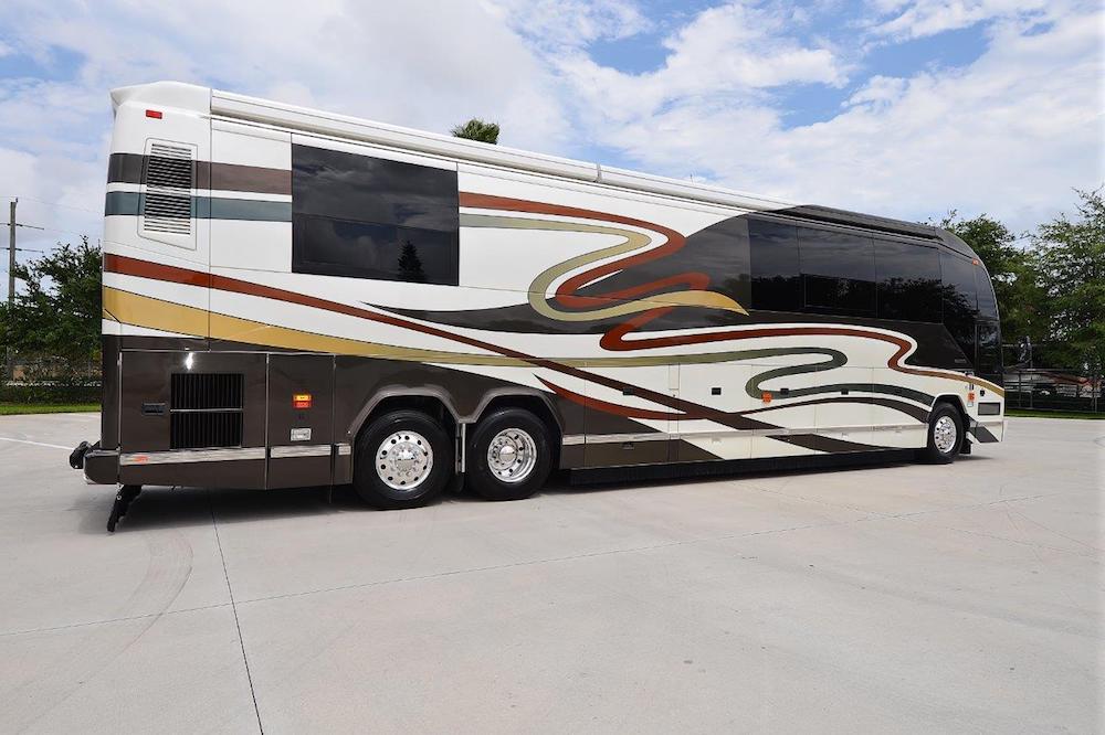 2010 Prevost Featherlite H3-45 For Sale