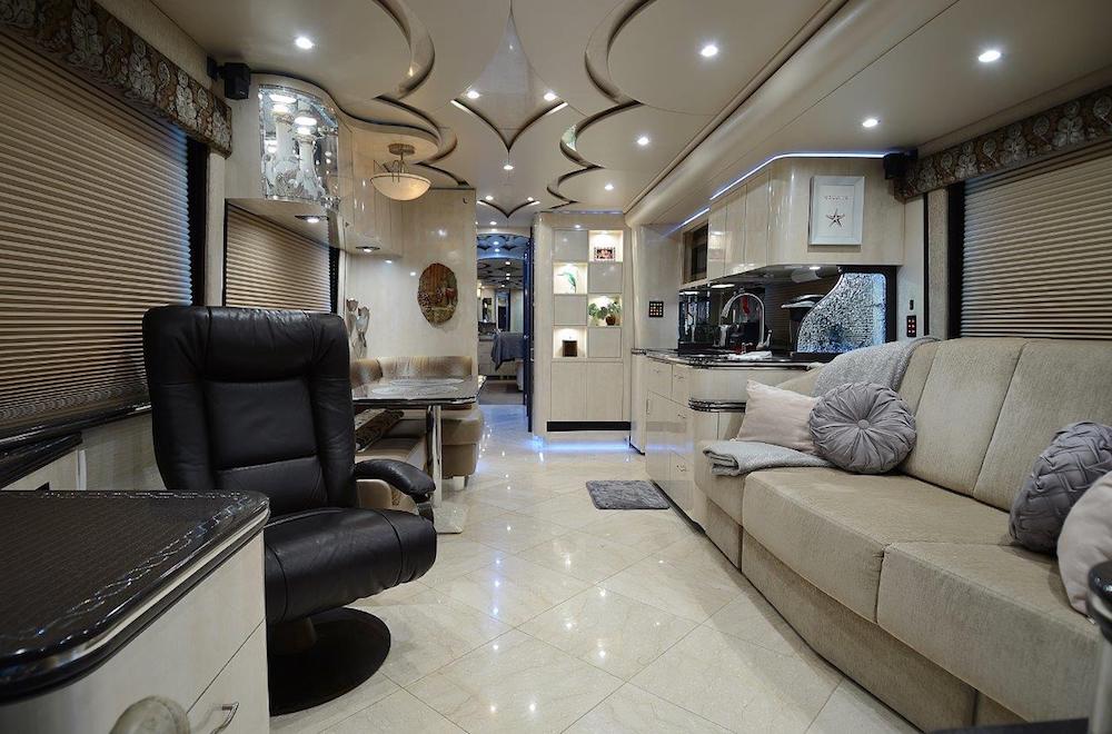 2010 Prevost Featherlite H3-45 For Sale