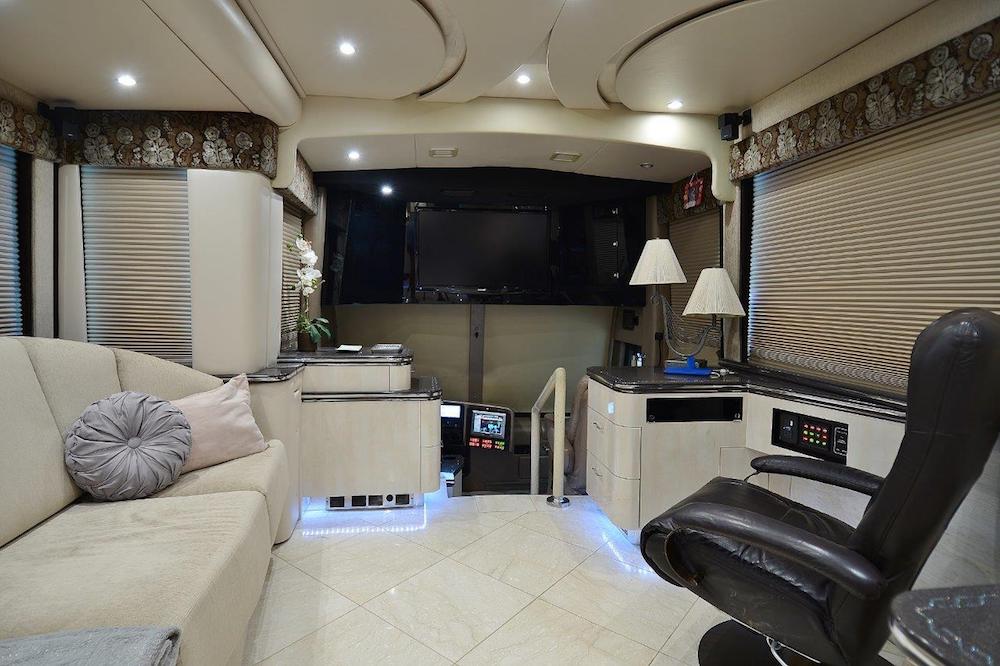 2010 Prevost Featherlite H3-45 For Sale