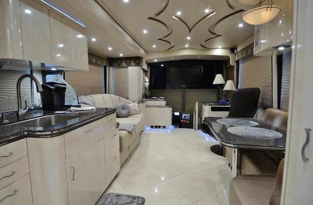 2010 Prevost Featherlite H3-45 For Sale