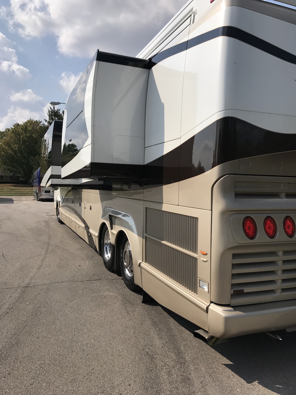 2011 Prevost Marathon H3-45 For Sale